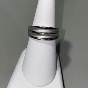 Size 9 Silvertone Unisex Ring